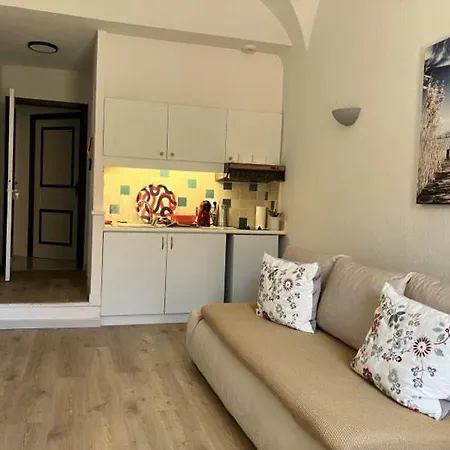 - Old Town - Near The And Shops Daire *